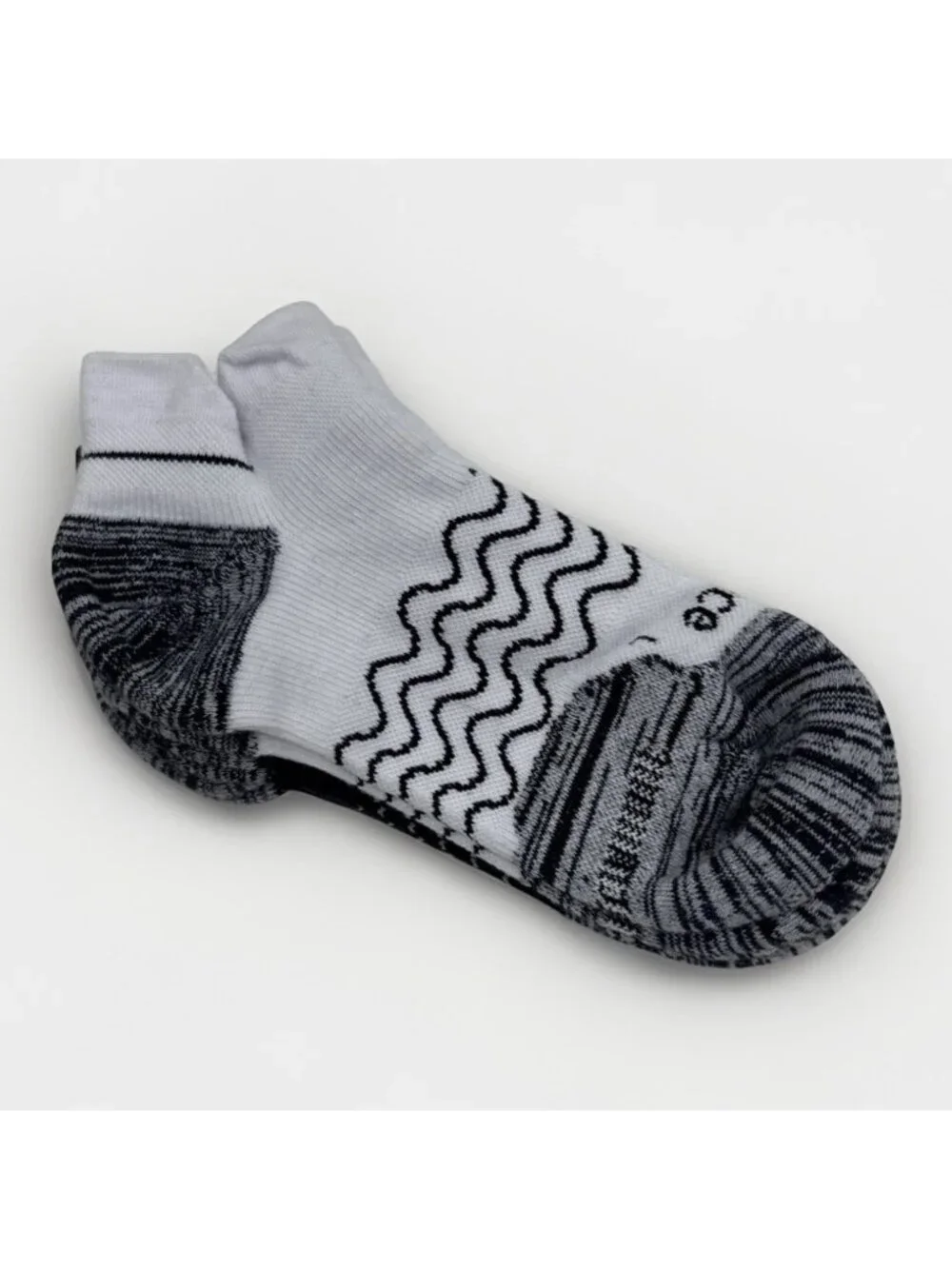 Quince Women's Performance Running Ankle Socks 3-Pack in Black/White sz XS/S 4-6